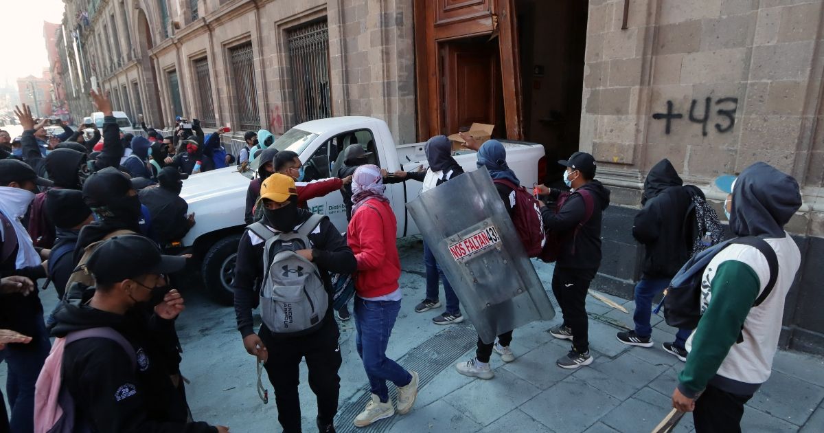 Detienen en México a ‘El Negro’, quien supuestamente trasladó a los 43 normalistas de Ayotzinapa a su ejecución