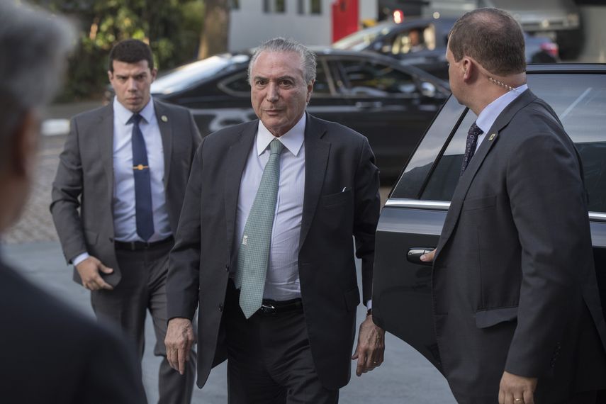 Según versiones de medios locales, el presidente sufriría una obstrucción parcial en una arteria coronaria, que le obligaría a ser sometido a un cateterismo en los próximos días.