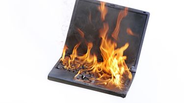 El exceso de calor puede incendiar los componentes electrónicos