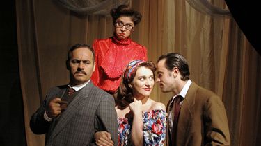 Luis Alcaráz, Verónica Abruza, Heri Quiles y Karina Domínguez actúan en Los infieles. (MIGUEL PASCUAL)