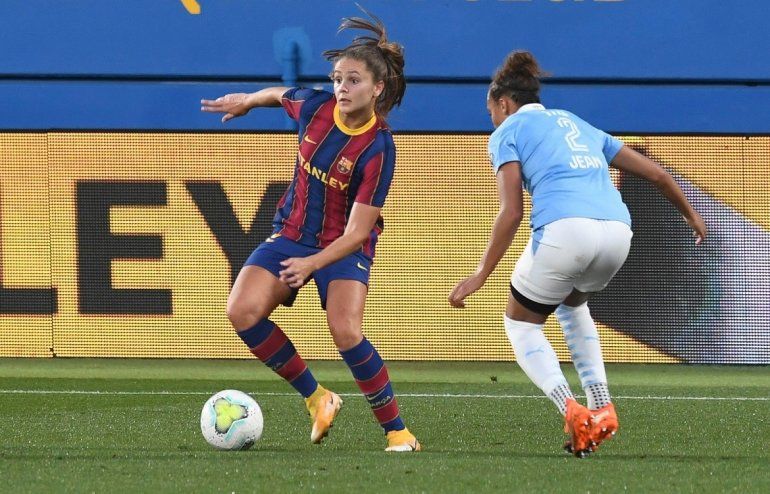 La jugadora del Barça Femení Lieke Martens en una acción del partido contra el PSV Eindhoven en el Estadi Johan Cruyff, correspondiente a la vuelta de los dieciseisavos de final de la UEFA Women