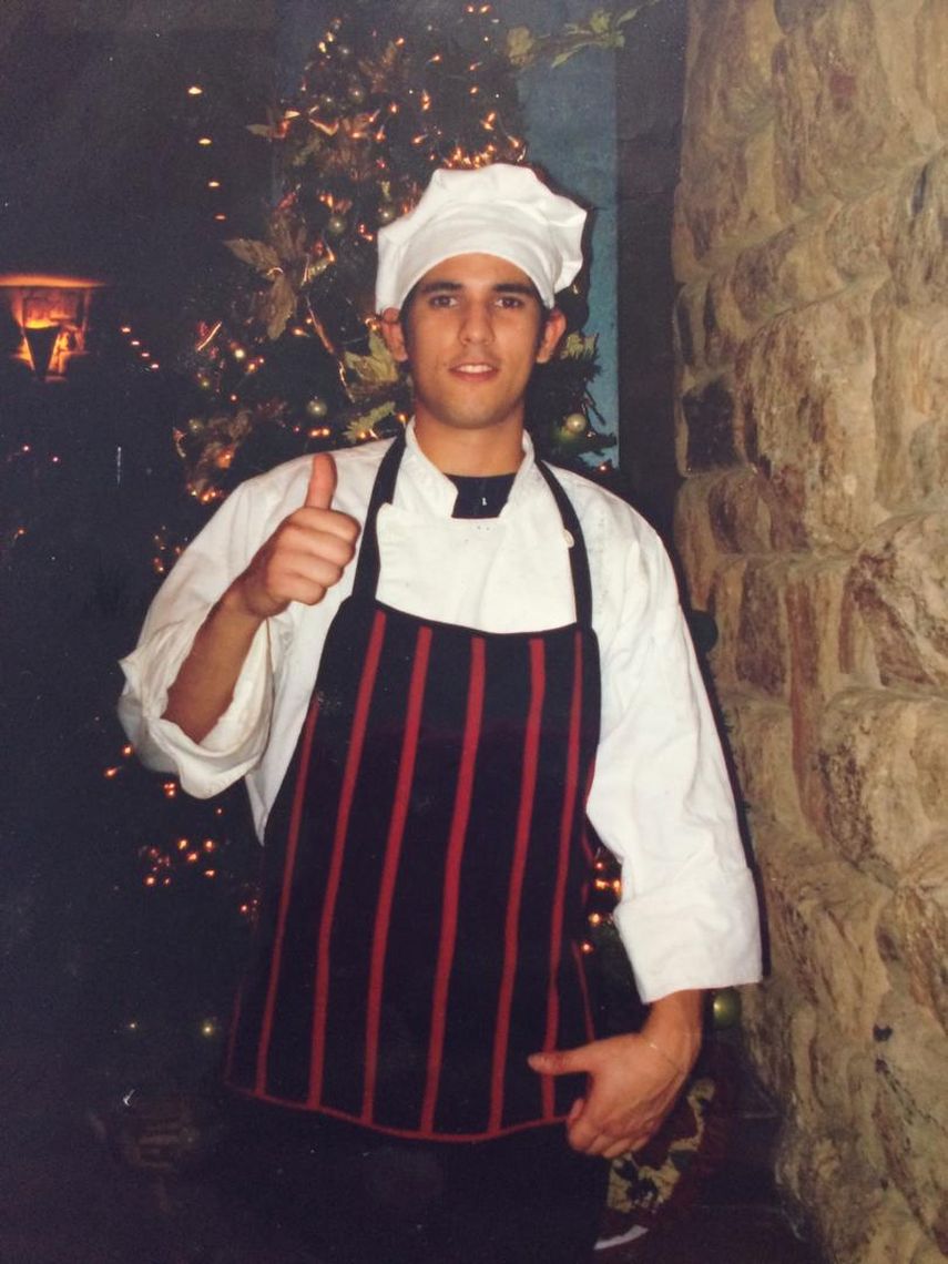 Adem&aacute;s de ser un param&eacute;dico de profesi&oacute;n, a Alonso Mora le encanta la cocina y estudio para ser chefs.&nbsp;