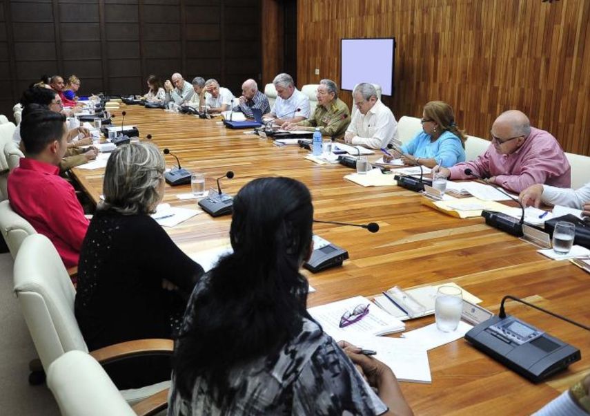 El exgobernante Raúl Castro preside la comisión que prepara el anteproyecto de reforma de la Consitución en Cuba.