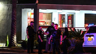 Varias personas recibieron disparos el jueves por la noche afuera de un restaurante de Miami Gardens durante una filmación de video para los raperos French Montana y Rob49. &nbsp; &nbsp;
