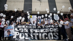 Familiares y activistas piden al régimen de Maduro que libere a presos políticos.
