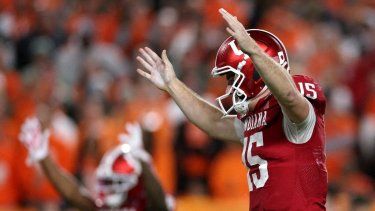 Fernando Mendoza #15 de los Indiana Hoosiers reacciona tras un touchdown en el segundo cuarto contra los Miami Hurricanes en el Campeonato Nacional de Playoffs de Fútbol Americano Universitario 2026 en el Hard Rock Stadium el 19 de enero de 2026 en Miami Gardens, Florida.&nbsp;