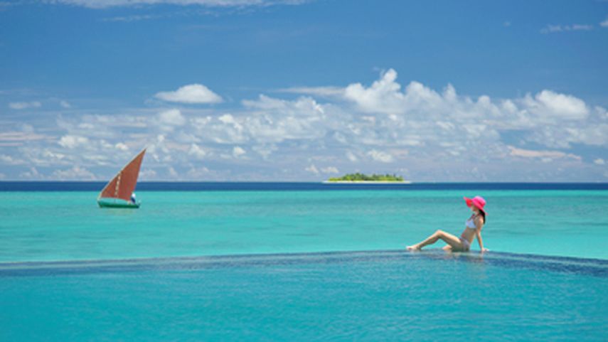 En los 26 atolones con&nbsp;hoteles todo incluido para los turistas el consumo de bebidas alcohólicas no está restringida.