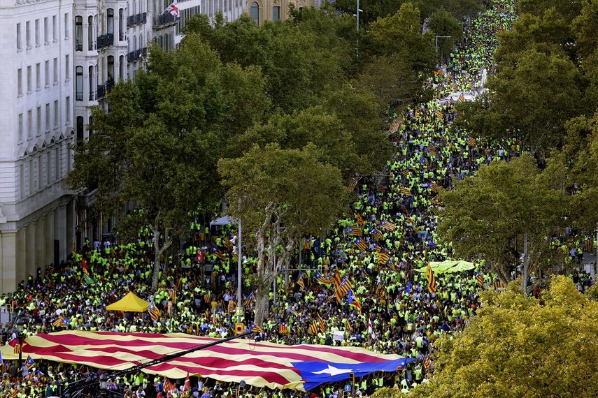Un momento de la tradicional manifestación convocada con motivo de la Diada del 11 de septiembre, después de que el Govern haya convocado el referéndum para el 1 de octubre y el Constitucional lo haya suspendido.&nbsp;
