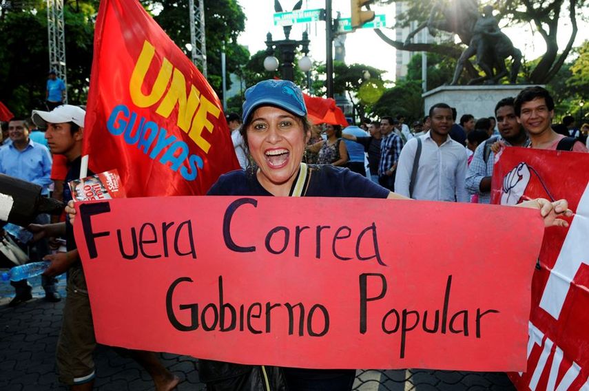 Las manifestaciones del jueves inundaron las calles de Quito, Guayaquil y otras ciudades del Ecuador con consignas y pancartas en contra de Rafael Correa. (ARCHIVO)