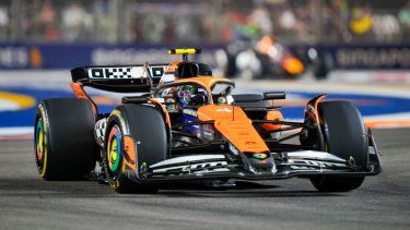Lando Norris conduce su McLaren durante el Gran Premio de Singapur, el domingo 22 de septiembre de 2024, en el circuito de Marina Bay.&nbsp;