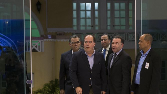 Los representantes de la oposición venezolana durante el encuentro en República Dominicana para el diálogo con el régimen de Nicolás Maduro.