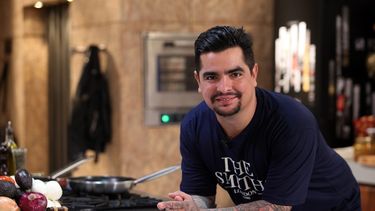 Aaron Sánchez regresa a la televisión con un programa en el que enseñará a preparar platos latinos con la idea de llegar a las nuevas generaciones. (FOX Life)