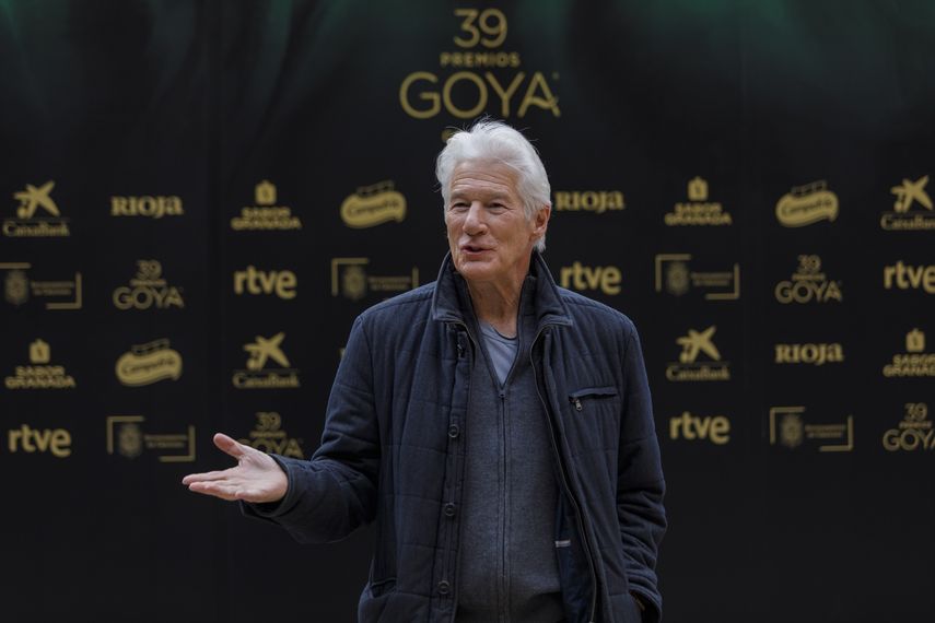 El actor Richard Gere durante la rueda de prensa en el Palacio de Carlos V de la Alhambra, el 7 de febrero de 2025 en Granada (Andalucía, España).