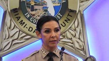 Rosie Cordero-Stutz jura el cargo de sheriff.&nbsp;