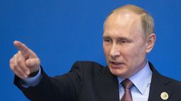 Vladimir&nbsp;Putin ofrece una rueda de prensa tras el foro económico y comercial sobre la Nueva ruta de la Seda, en Pekín.