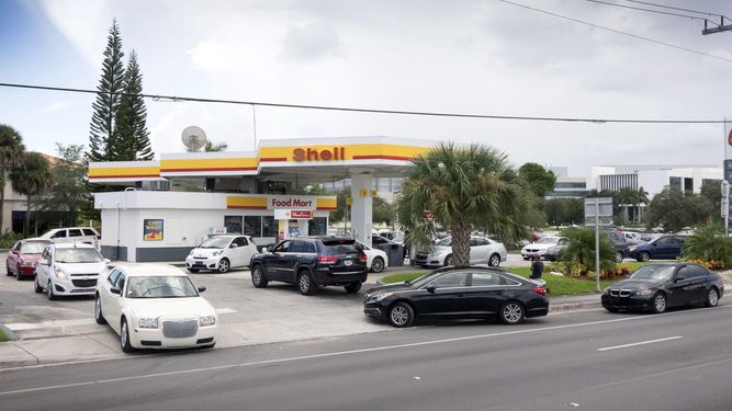 Prevén que la tendencia a la baja en los precios del combustible se mantendrá hasta noviembre.