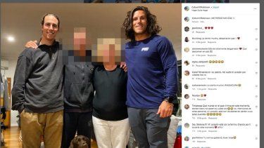 Jake y Callum Robinson junto a sus padres. Foto publicada en Instagram.