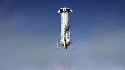 Cohete New Shepard de Blue Origin, compañía en expansión en Florida. Cohete New Shepard de Blue Origin, compañía en expansión en Florida.