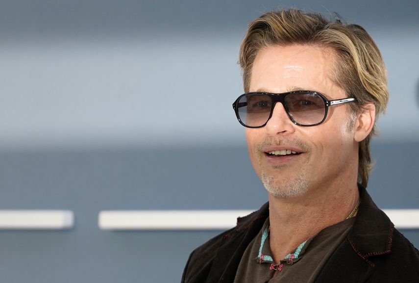 El actor estadounidense Brad Pitt posa cuando llegan para asistir a la proyección de gala en el Reino Unido de la película Bullet Train&nbsp;en Londres el 20 de julio de 2022.