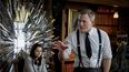En esta imagen difundida por Lionsgate, Ana de Armas y Daniel Craig en una escena de Knives Out. 