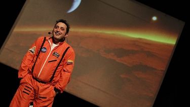 andres lopez se viste de astronauta para hacernos reir