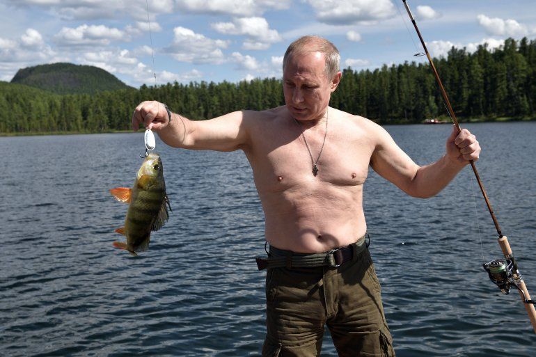Putin posa sin camiseta durante sus ya famosas escapadas siberianas