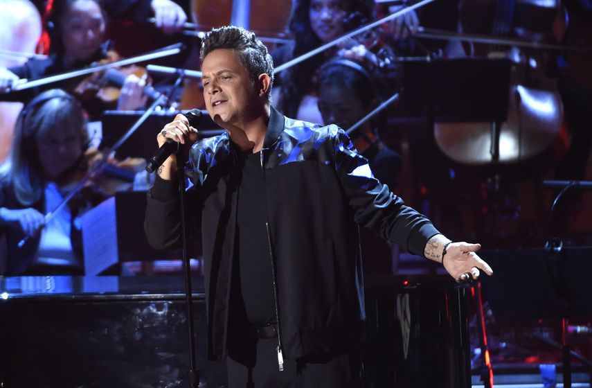 Alejandro Sanz act&uacute;a&nbsp;en la ceremonia de entrega de los Latin Grammy, en Las Vegas, en 2017, edici&oacute;n en la que el cantautor espa&ntilde;ol recibi&oacute; el premio Persona del A&ntilde;o.&nbsp;