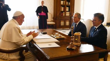 En diciembre pasado, el papa Francisco recibió al exmandatario&nbsp;Álvaro Uribe, y al presidente de Colombia, Juan Manuel Santos.