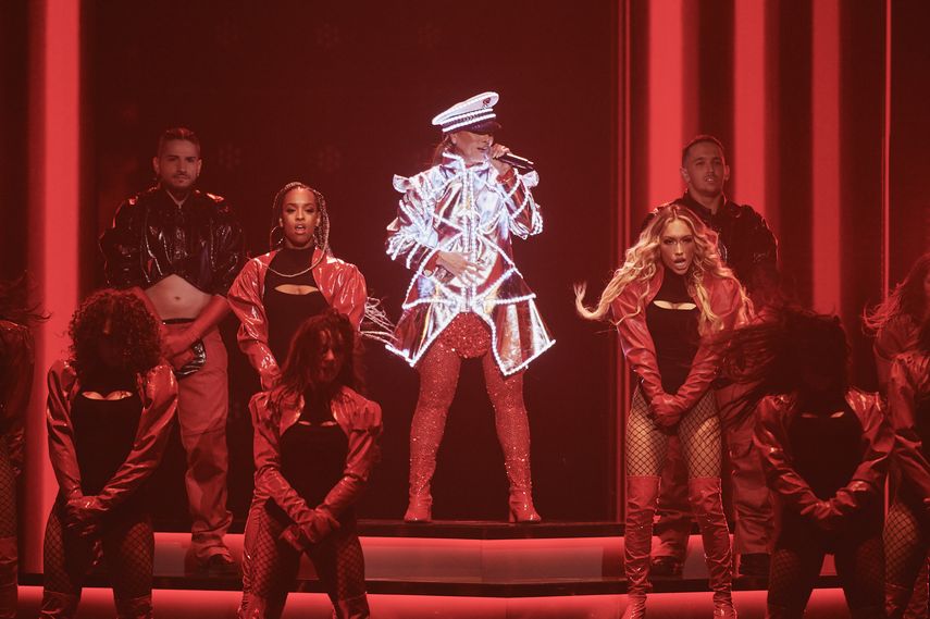 Olga Tañón se presenta en la ceremonia de Premio Lo Nuestro 2024, el 22 de febrero en el Kaseya Center, de Miami.