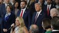 El presidente estadounidense Donald Trump y el vicepresidente JD Vance escuchan mientras Carrie Underwood interpreta America the Beautiful después de prestar juramento como presidente número 47 de los Estados Unidos en la Rotonda del Capitolio de los Estados Unidos en Washington, DC, el 20 de enero de 2025.