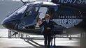 El actor estadounidense Tom Cruise llega en helicóptero al estreno mundial de Top Gun: Maverick! a bordo del USS Midway en San Diego, California, el 4 de mayo de 2022.