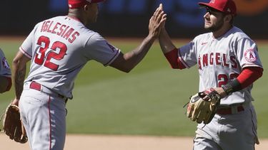 Cubano Raisel Iglesias recibe oferta calificada de los Angelinos