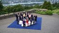 La secretaria del Tesoro de Estados Unidos, Janet Yellen (delante), y los participantes en la cumbre de ministros de Finanzas del Grupo de los Siete organizada por el ministro alemán, Christian Lindner, posan para una fotografía en Petersberg, cerca de Bonn, Alemania, el 19 de mayo de 2022. 