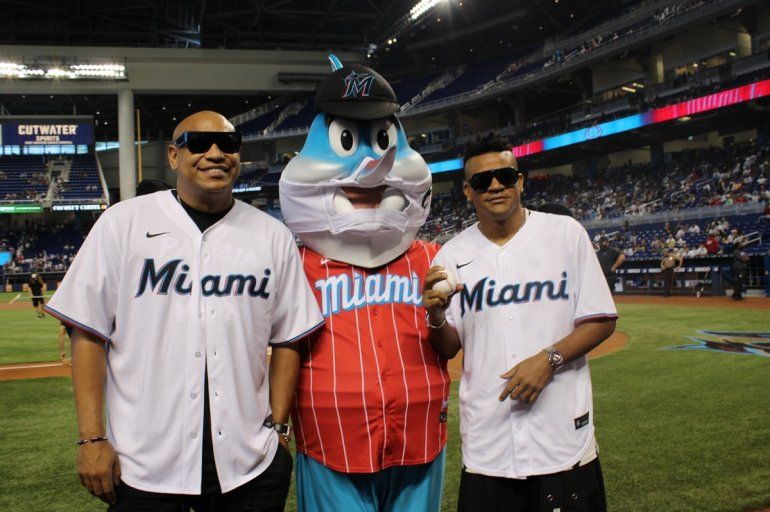 Nadie está desentendido, ni siquiera Billy the Marlin, la mascota, en el loanDepot park se respira entusiasmo y muchos quisieran que , cuando llegué el anhelado día, sea este lugar uno de los sitios para celebrar las victorias
