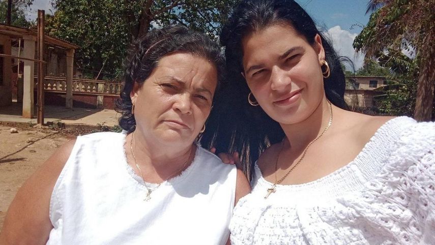 La Fiscalía Municipal de Jovellanos, Matanzas, ratificó el jueves la sanción de seis años de privación de libertad con internamiento contra la joven Dama de Blanco y miembro del Partido por la Democracia Pedro Luis Boitel, Sissi Abascal (Derecha)