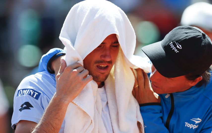 El argentino Guido Pella se lamenta tras perder, luego de más de cuatro horas de juego, ante el italiano Fabio Fognini