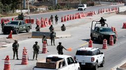 Ejército de México controla el Aeropuerto Internacional de Guadalajara, Jalisco, en medio de la ola de violencia. m Ejército de México controla el Aeropuerto Internacional de Guadalajara, Jalisco, en medio de la ola de violencia. m