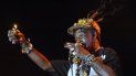 En esta foto de archivo tomada el 17 de agosto de 2008, el músico jamaicano de 72 años Lee Scratch Perry y su banda de reggae actúan en el escenario mundial en la isla Hajogyar (Astillero) en Budapest el último día del festival Sziget de una semana de duración en Budapest. En esta foto de archivo tomada el 17 de agosto de 2008, el músico jamaicano de 72 años Lee Scratch Perry y su banda de reggae actúan en el escenario mundial en la isla Hajogyar (Astillero) en Budapest el último día del festival Sziget de una semana de duración en Budapest.