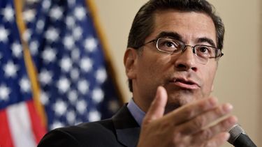 Xavier Becerra prestó juramento este martes como nuevo fiscal general de California.