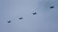 Aviones de combate de las fuerzas aéreas rusas y bielorrusas vuelan en una misión conjunta durante maniobras militares.