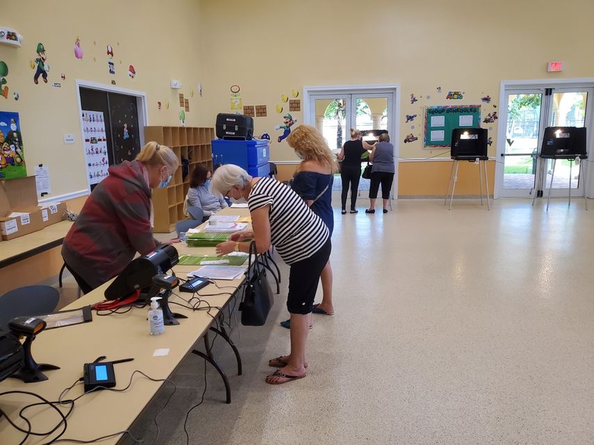Centro de votación en Coral Gate Park, Miami. Distrito congresional 270.&nbsp;
