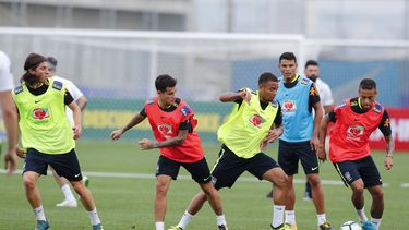 El volante, que es pretendido por el Barcelona, no ha podido entrenar esta temporada con los Reds.