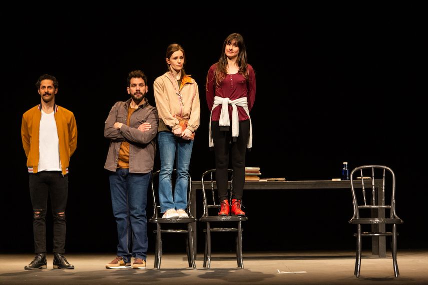 Nociones básicas para la construcción de puentes, de la compañía de teatro uruguaya Comedia Nacional.