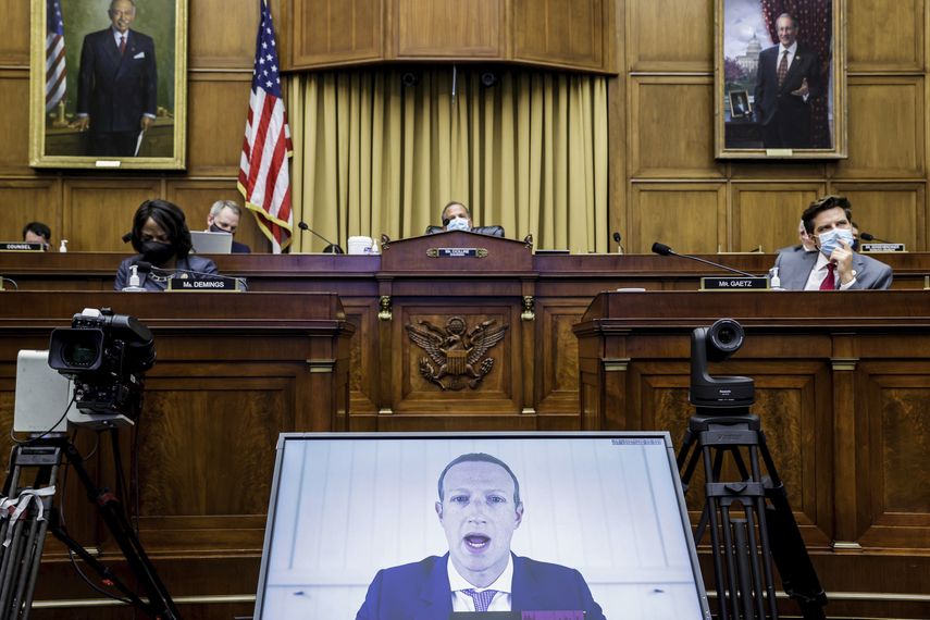 El due&ntilde;o de Facebook&nbsp;Mark Zuckerberg&nbsp; testifica mediante video ante un comit&eacute; de la C&aacute;mara de Representantes, a finales de julio.