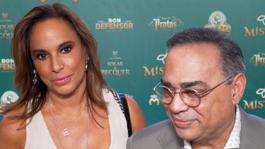 Gilberto Santa Rosa, junto a su esposa, Alexandra Malagón, conversa con DIARIO LAS AMÉRICAS durante la inauguración de Místico, restaurante que abrió junto a su amigo, Silvestre Dangond.&nbsp;