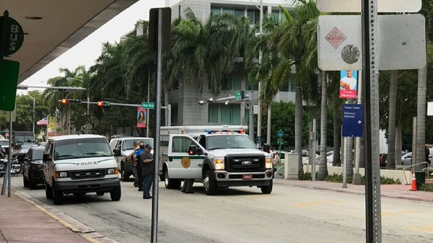 El escuadrón antiexplosivos se desplazó hacia el lugar para inspeccionar el área.