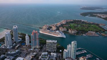 El MSC World America&nbsp; cuenta con 22 pisos con capacidad para 6.762 pasajeros y 2.138 tripulantes.