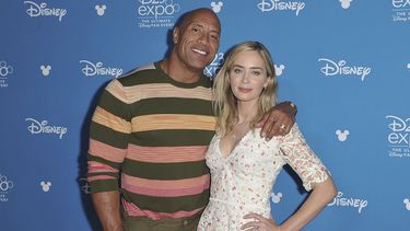 Dwayne Johnson y Emily Blunt asisten a un evento de Walt Disney Studios.&nbsp;