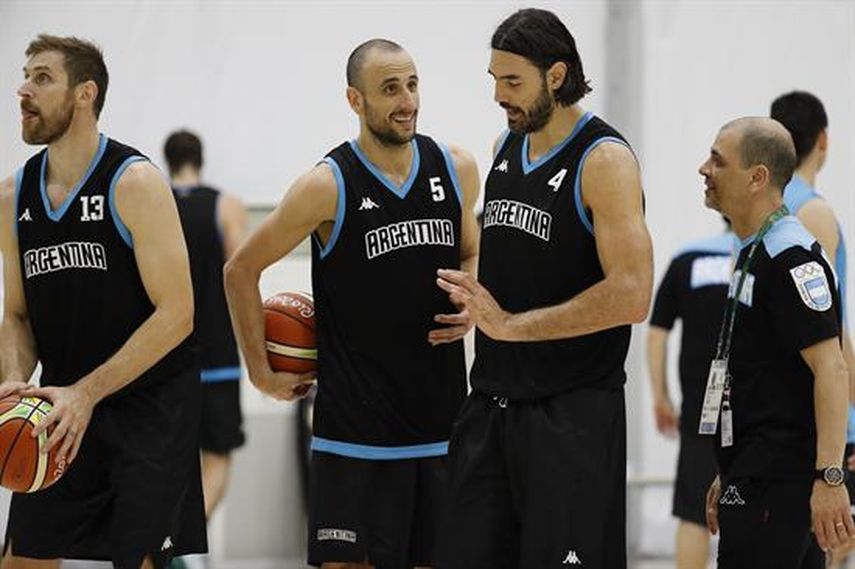 (De izquierda a derecha)  Andrés Nocioni, Manu Ginóbili y Luis Scola, de la Generación dorada de baloncesto, tratarán de subir al podio en Río. (EFE)  