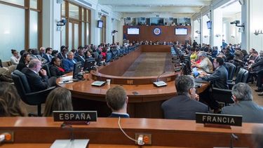 La comunidad internacional debe servir de acompañante o facilitador de un ejercicio que sea propiamente venezolano, aseveró el representante de México ante la OEA, Luis Alfonso De Alba.